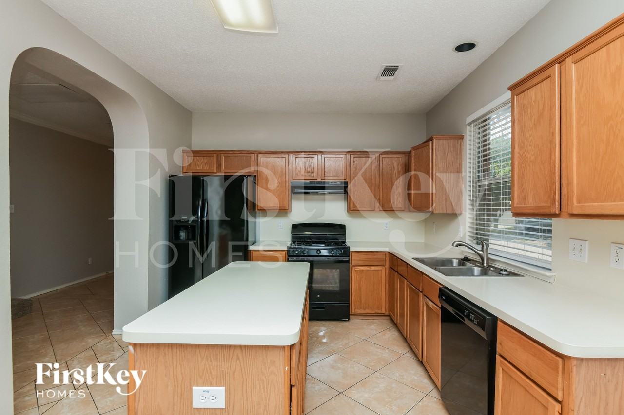 6224 Bowin Drive - Photo 6 of 16