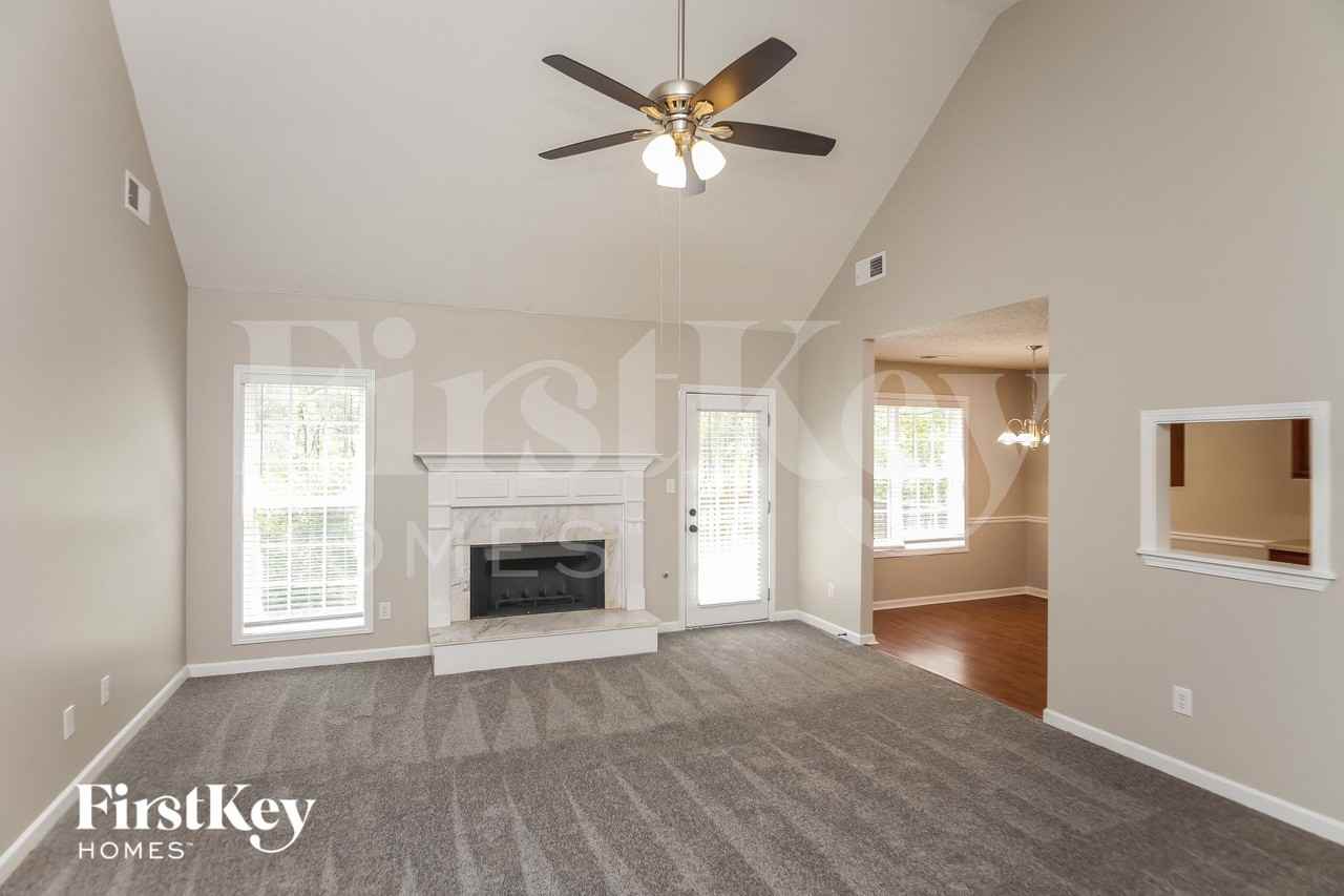 136 Four Oaks Dr - Photo 2 of 15