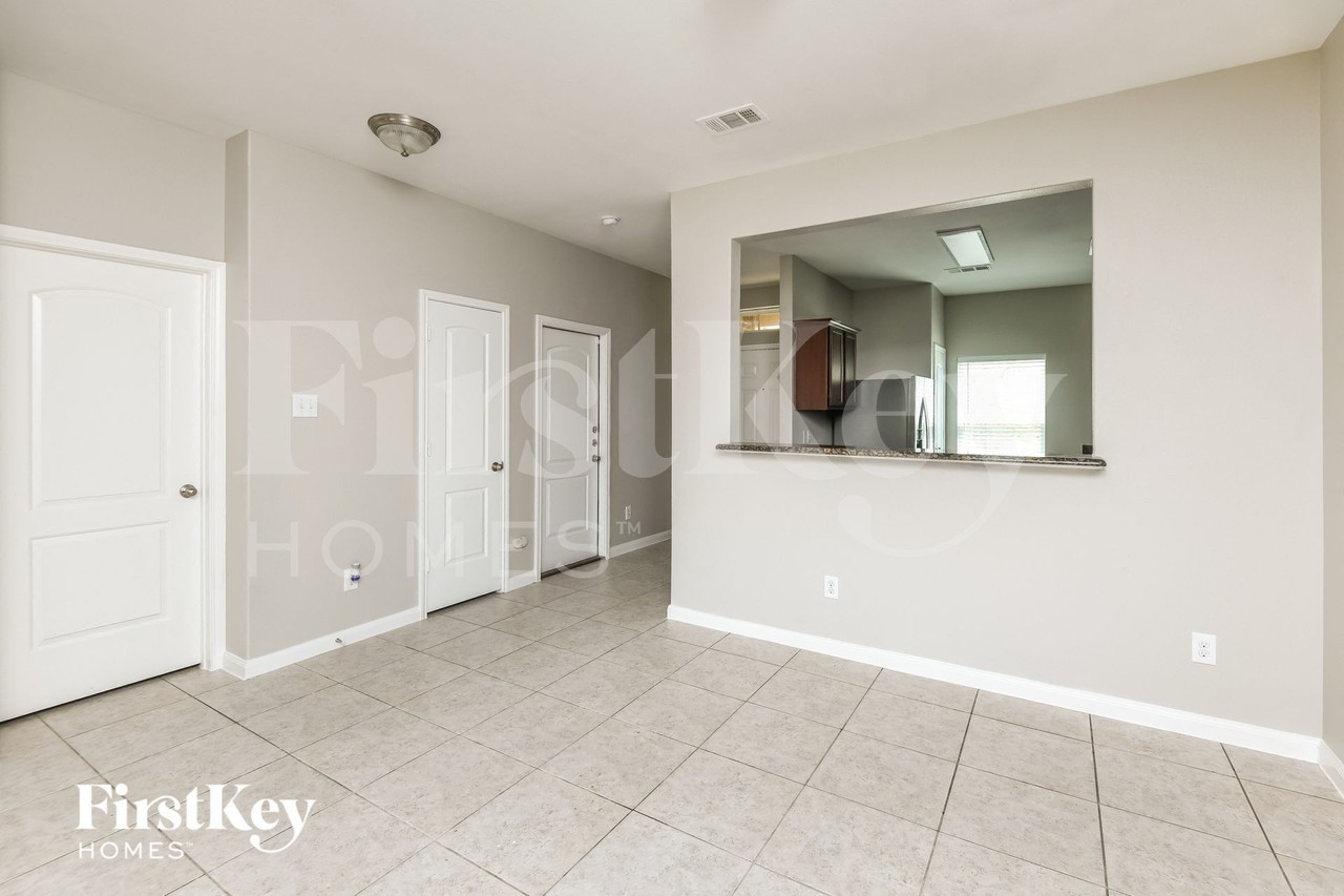 6324 Trinity Creek Dr - Photo 2 of 15