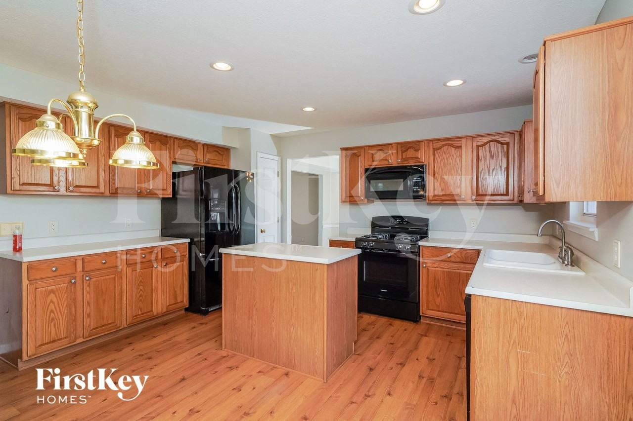 694 Morgan Way - Photo 5 of 15