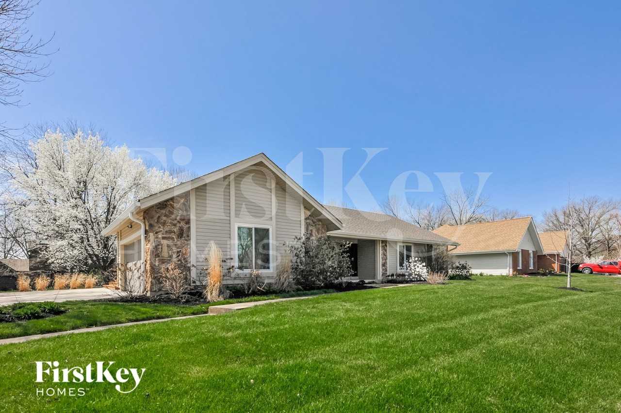 11 Savoy Drive - Photo 2 of 15
