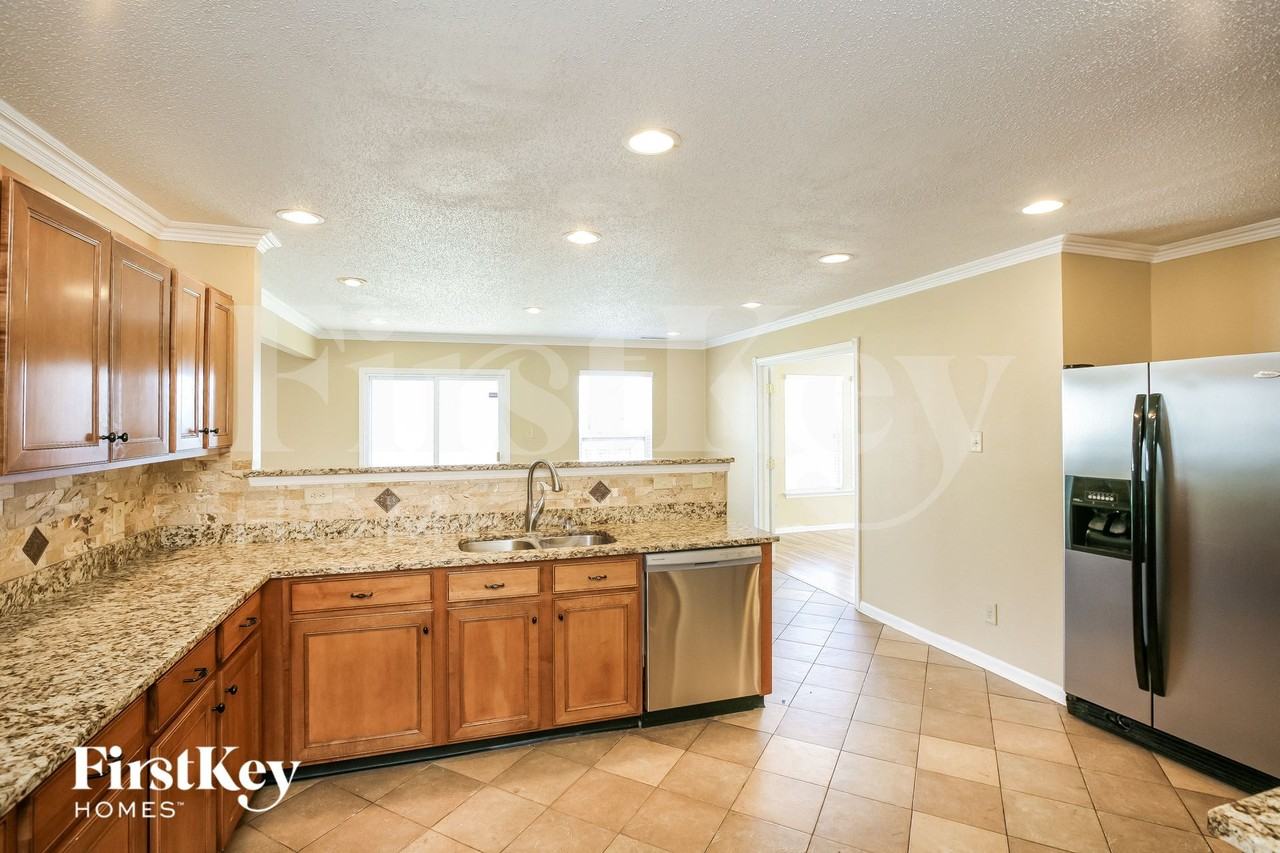 6623 Eagle Crossing Boulevard - Photo 5 of 15