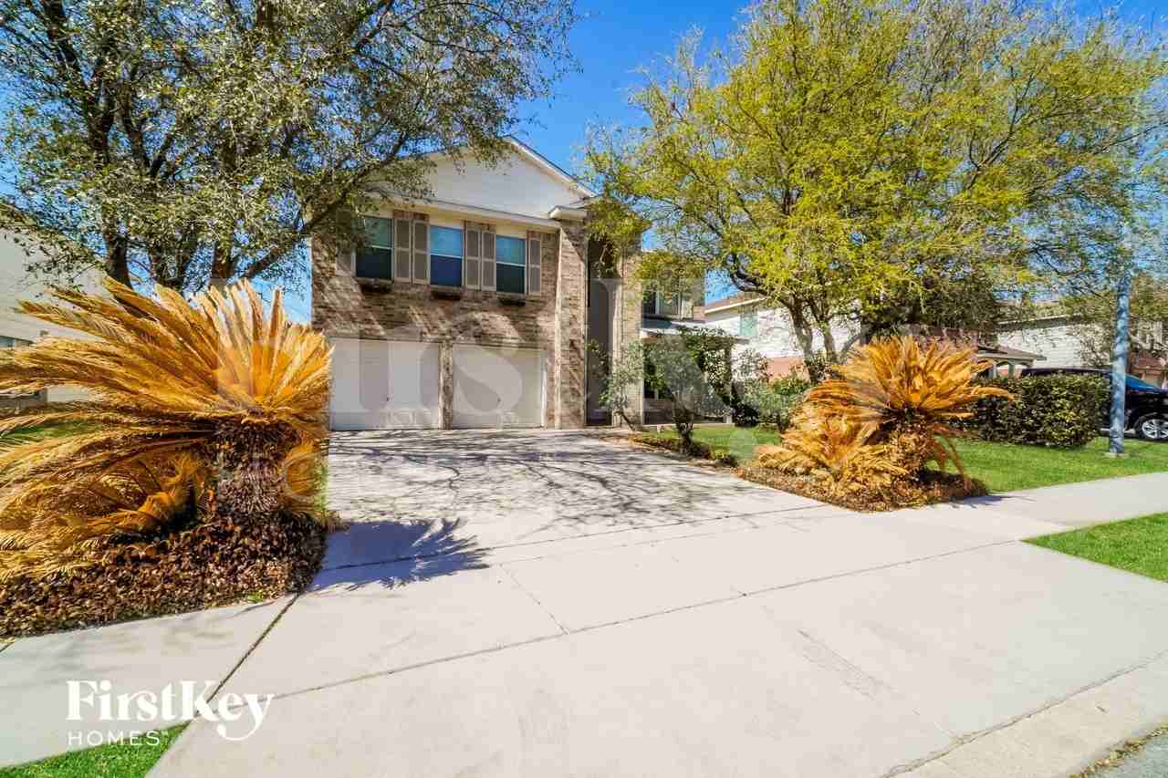 15827 Brisbane Dr - Photo 2 of 15