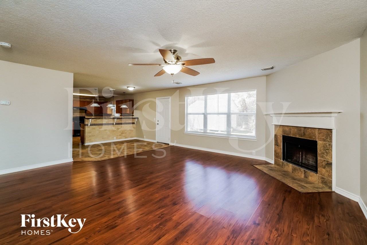 15827 Brisbane Dr - Photo 3 of 15