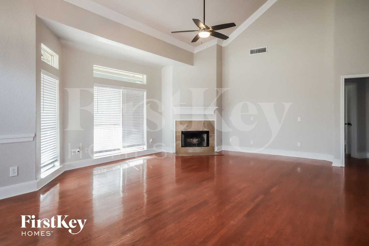 3527 Bayou Forest Dr - Photo 2 of 15