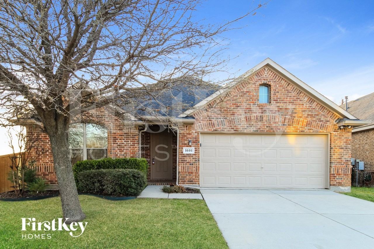 1601 Lake Pine Dr - Photo 3 of 16