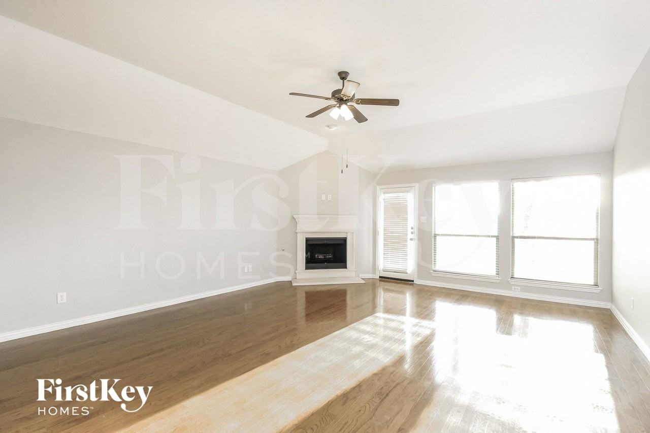 1601 Lake Pine Dr - Photo 4 of 16