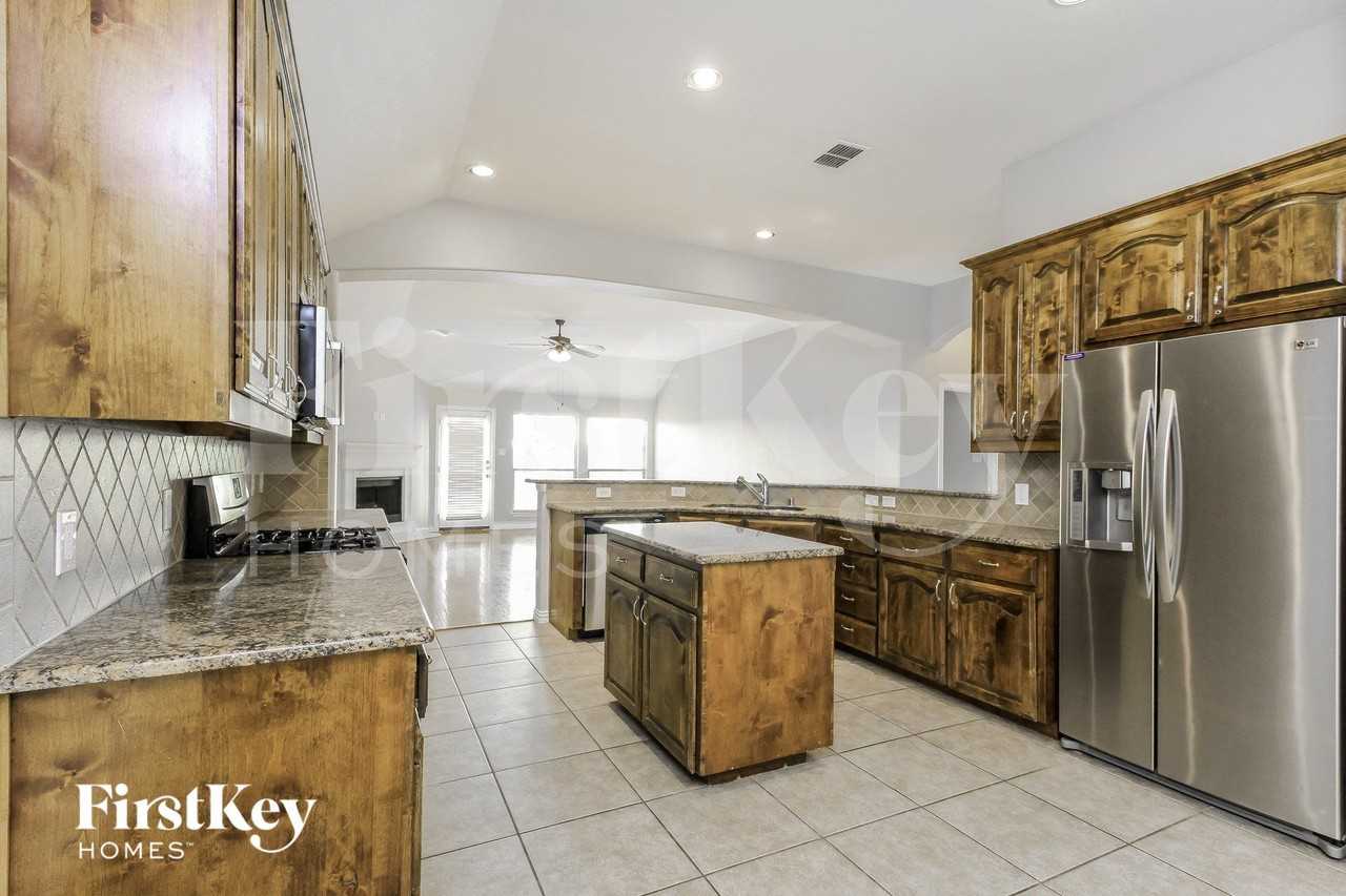 1601 Lake Pine Dr - Photo 6 of 16