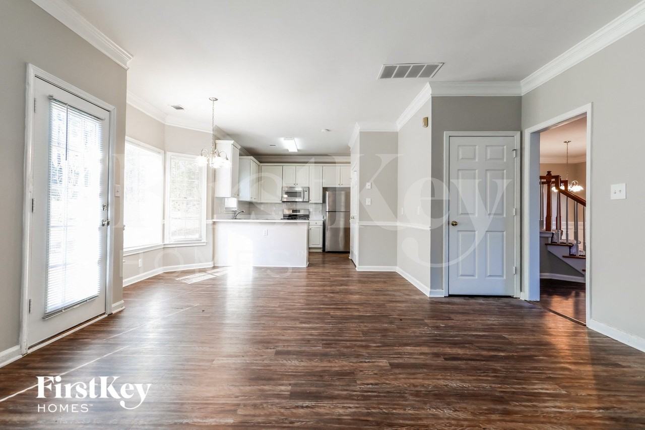 2190 Sugarbirch Dr - Photo 4 of 15