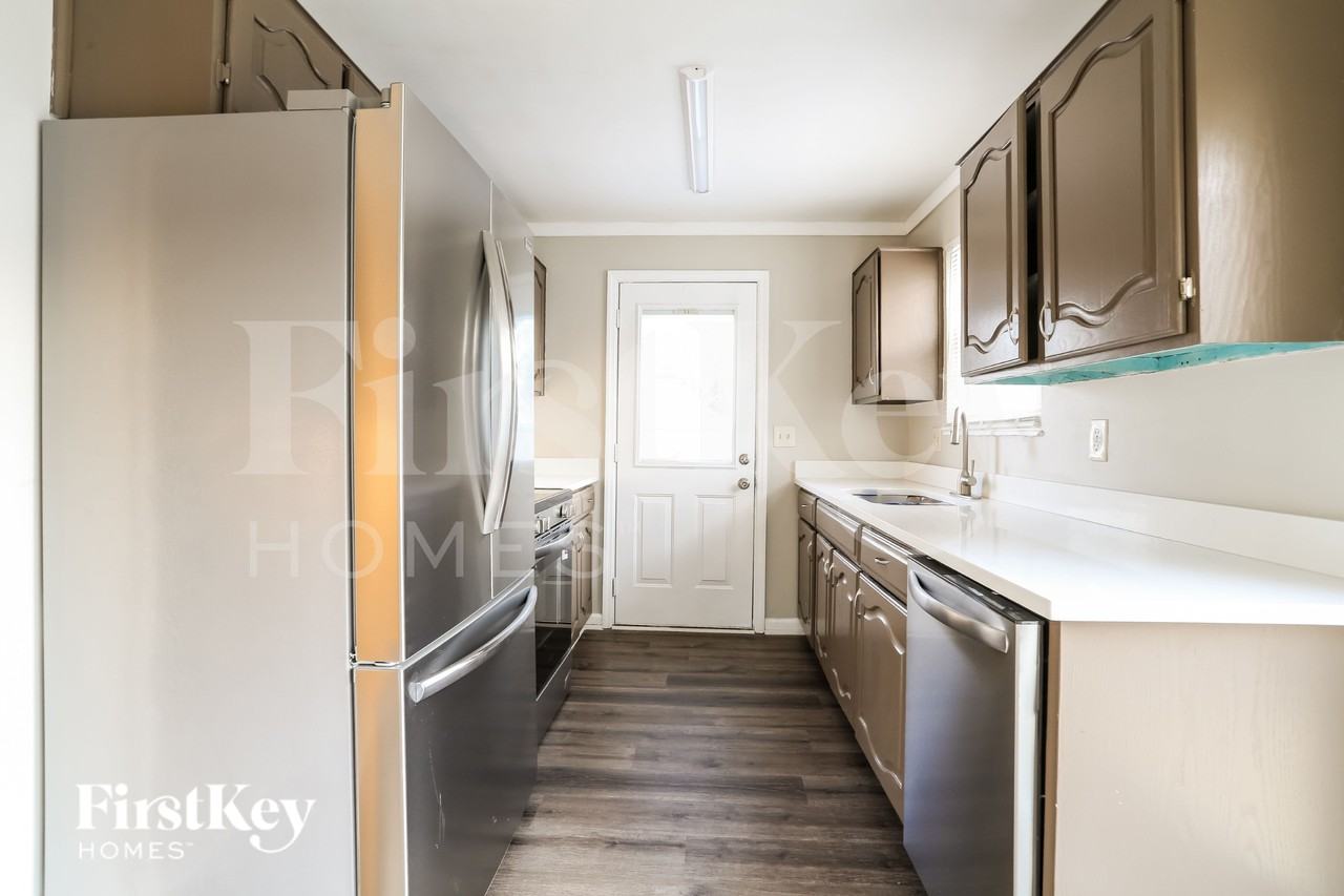 4609 Paxton Dr S - Photo 5 of 19