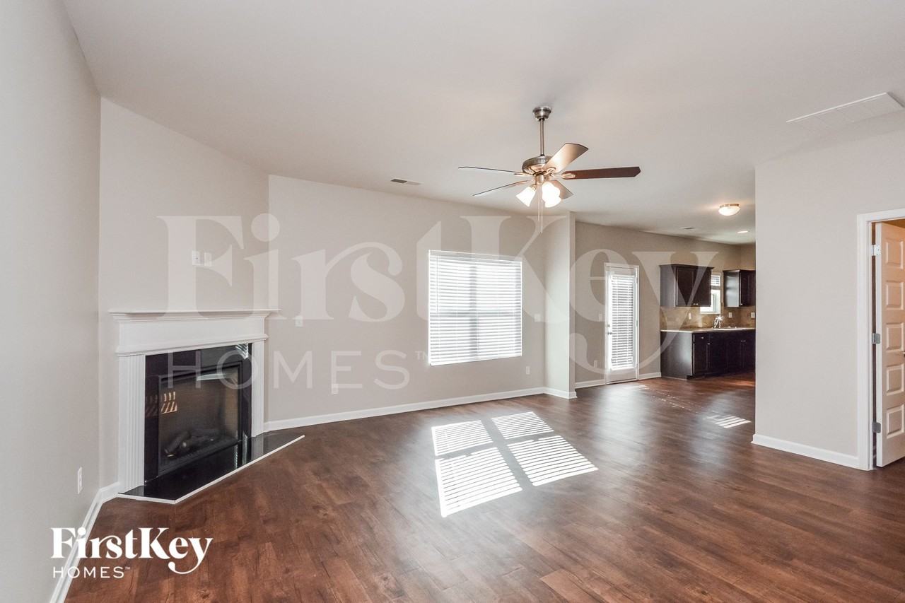 515 Oak Terrace Dr - Photo 3 of 15