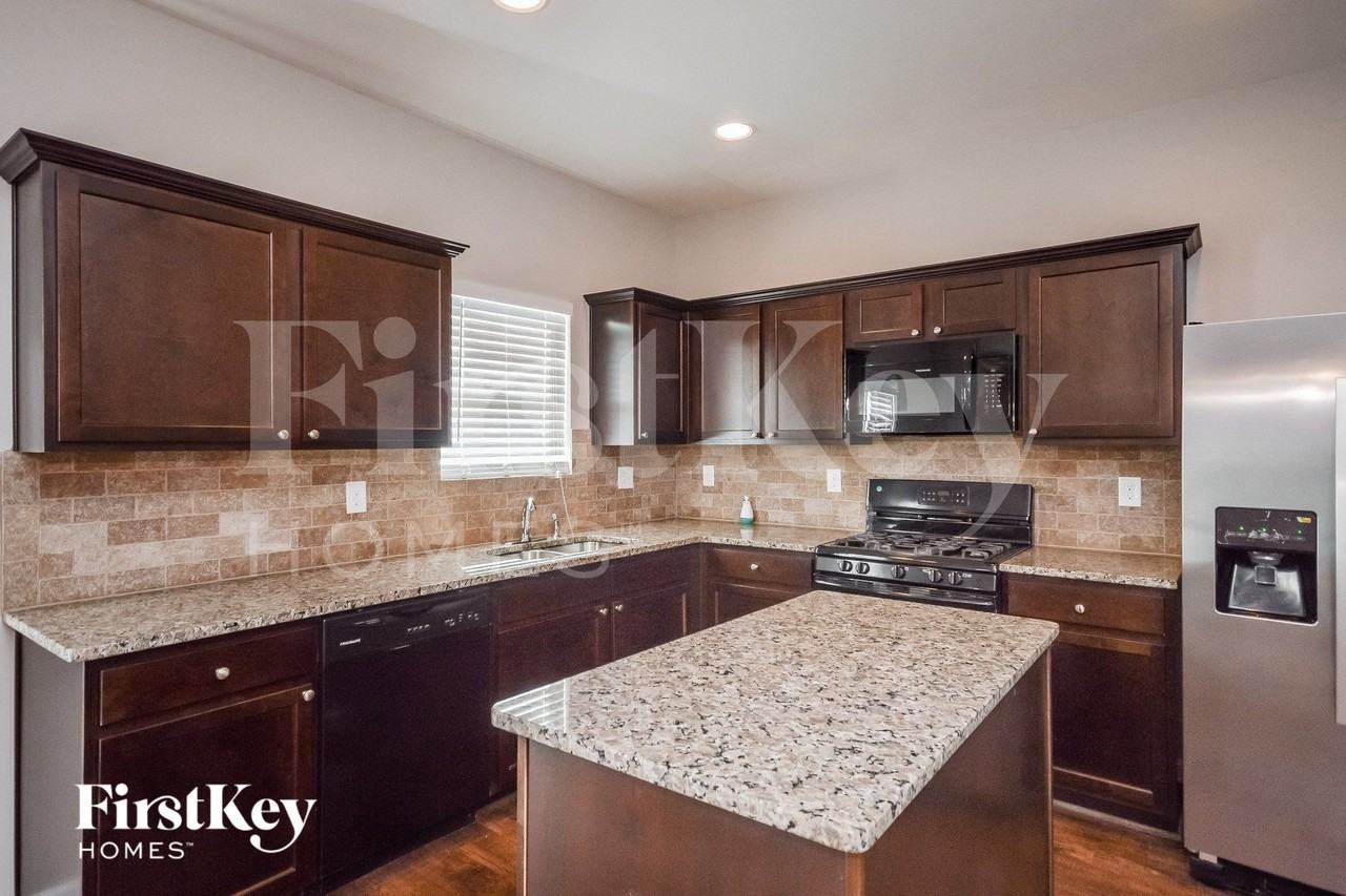 515 Oak Terrace Dr - Photo 5 of 15