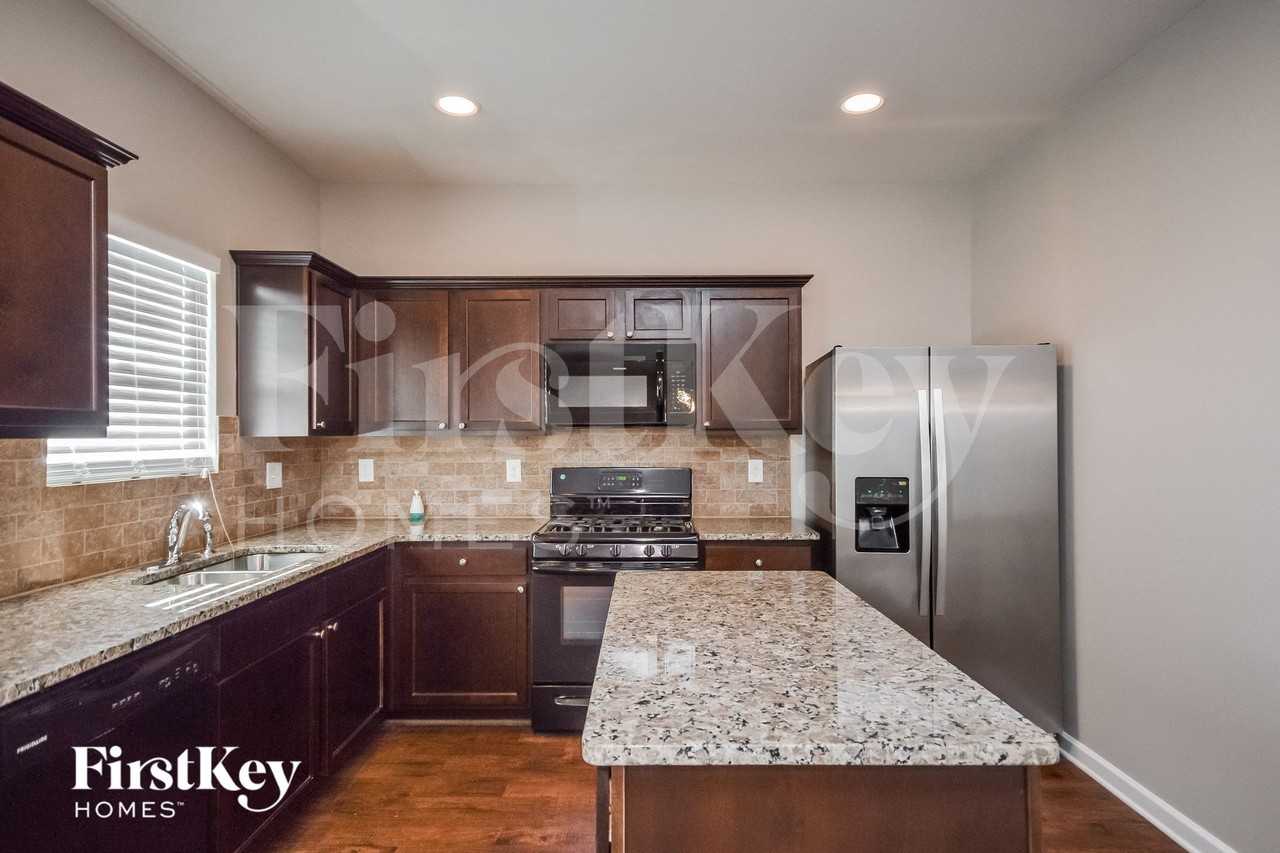 515 Oak Terrace Dr - Photo 6 of 15