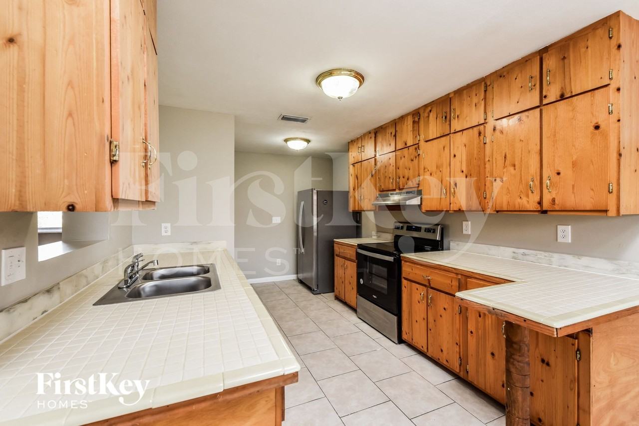 1410 Northeast 5th Lane - Photo 5 of 15