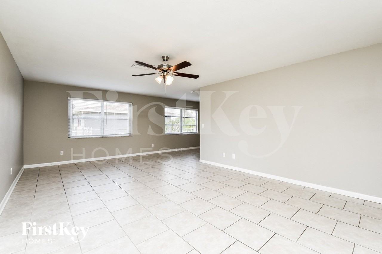 1410 Northeast 5th Lane - Photo 7 of 15