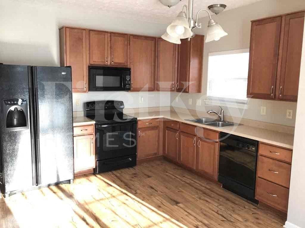 688 Harbor Dr - Photo 2 of 10