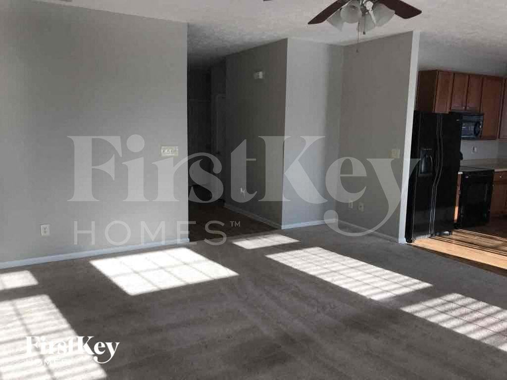 688 Harbor Dr - Photo 3 of 10