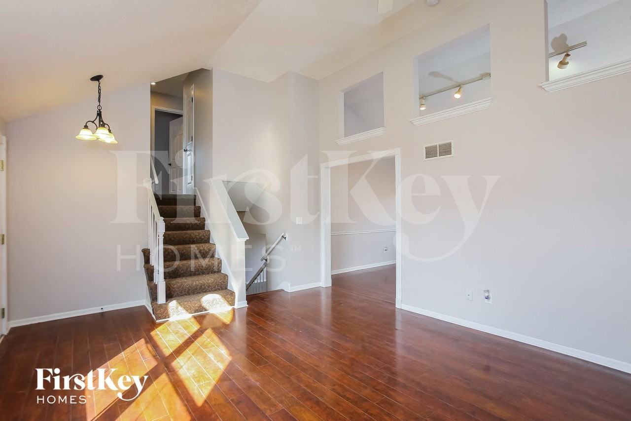 1158 Blue Bird Ln - Photo 3 of 15