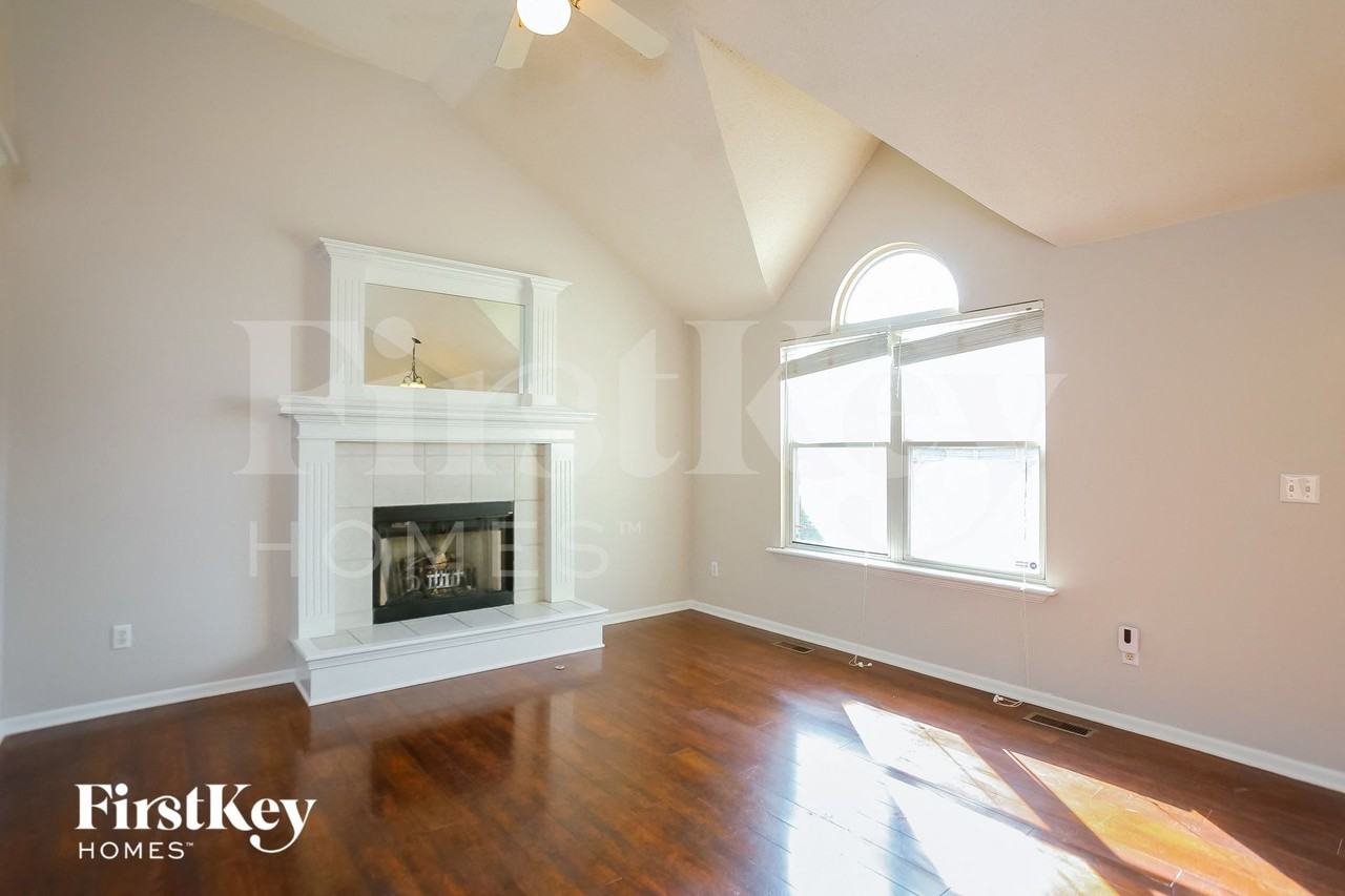 1158 Blue Bird Ln - Photo 4 of 15