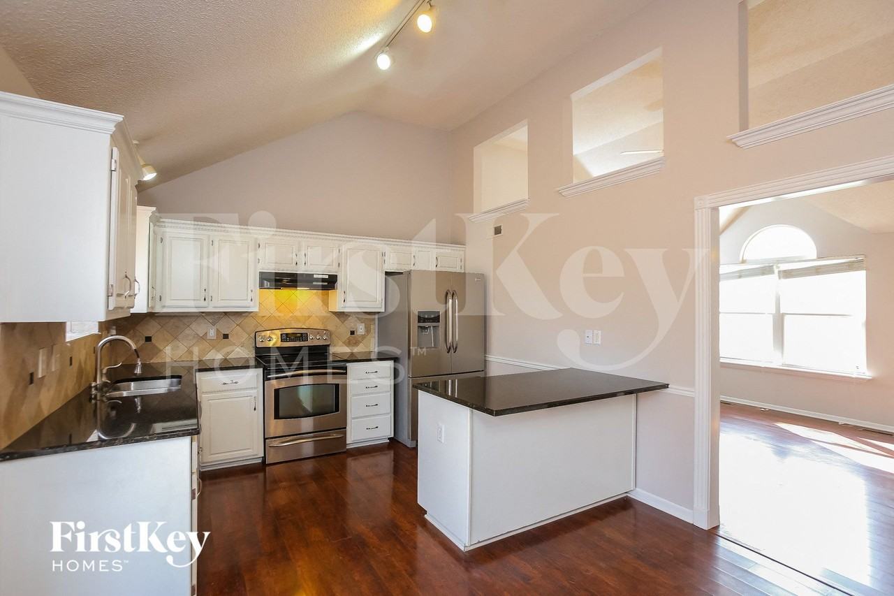 1158 Blue Bird Ln - Photo 5 of 15