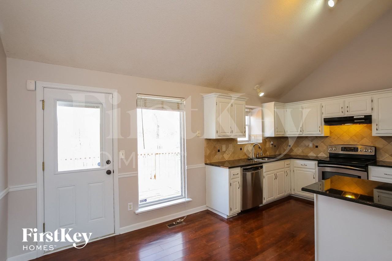 1158 Blue Bird Ln - Photo 6 of 15