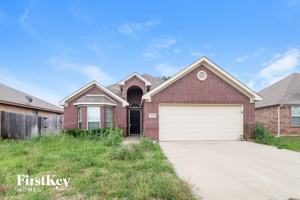 featured image of 1124 Manhassett Court