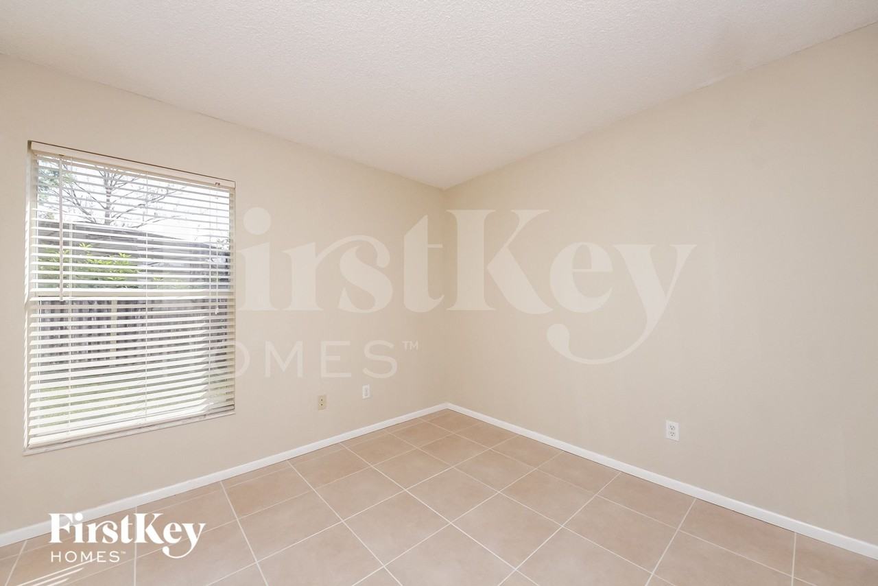 10272 Willowemac Court - Photo 5 of 15