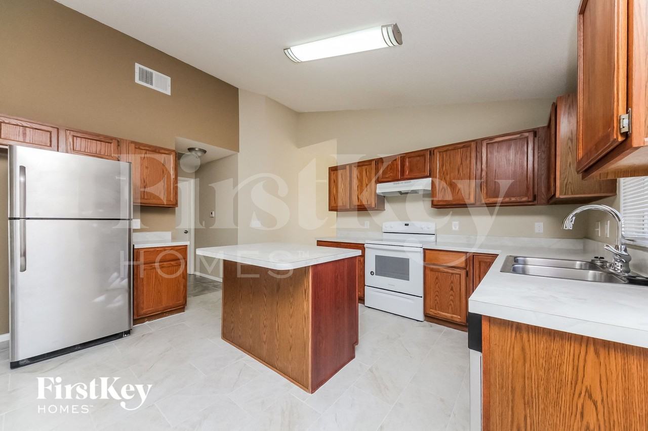 10272 Willowemac Court - Photo 7 of 15