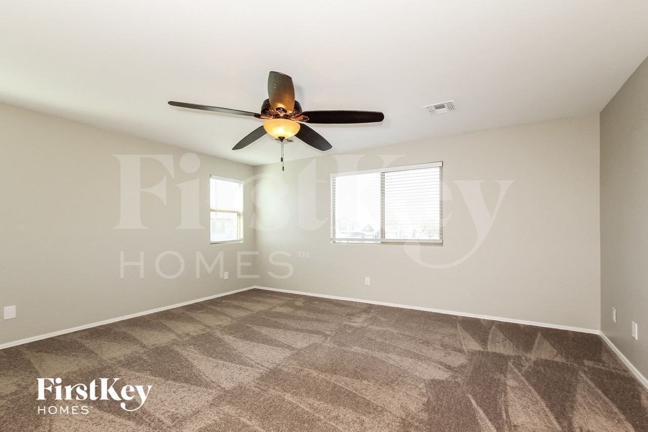 10242 W Levi Dr - Photo 6 of 15