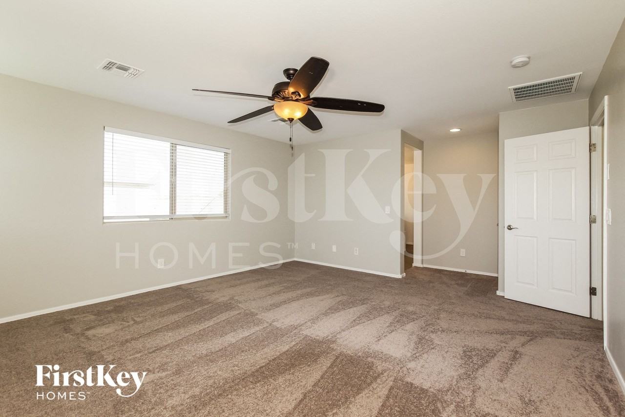 10242 W Levi Dr - Photo 7 of 15