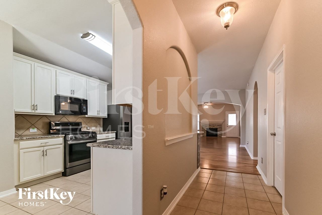 9907 Clanton Pines Dr - Photo 3 of 15