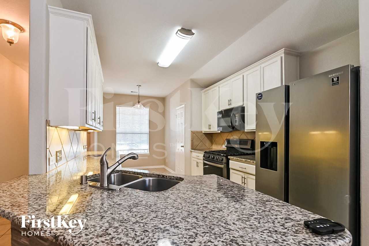 9907 Clanton Pines Dr - Photo 7 of 15