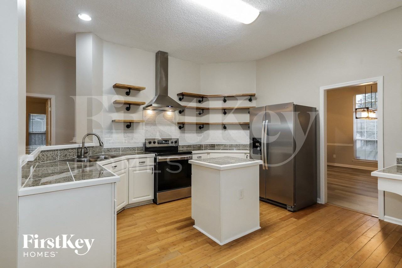 5204 Oxford Crest Drive - Photo 6 of 15