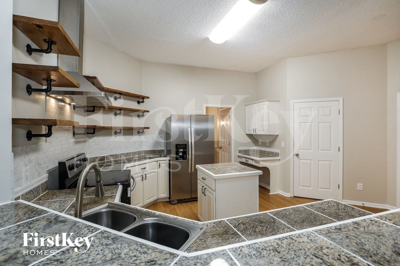 5204 Oxford Crest Drive - Photo 7 of 15