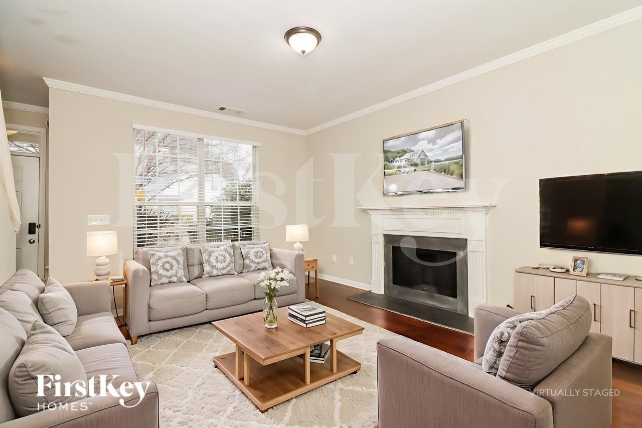 2026 Baramore Oaks Drive - Photo 4 of 19