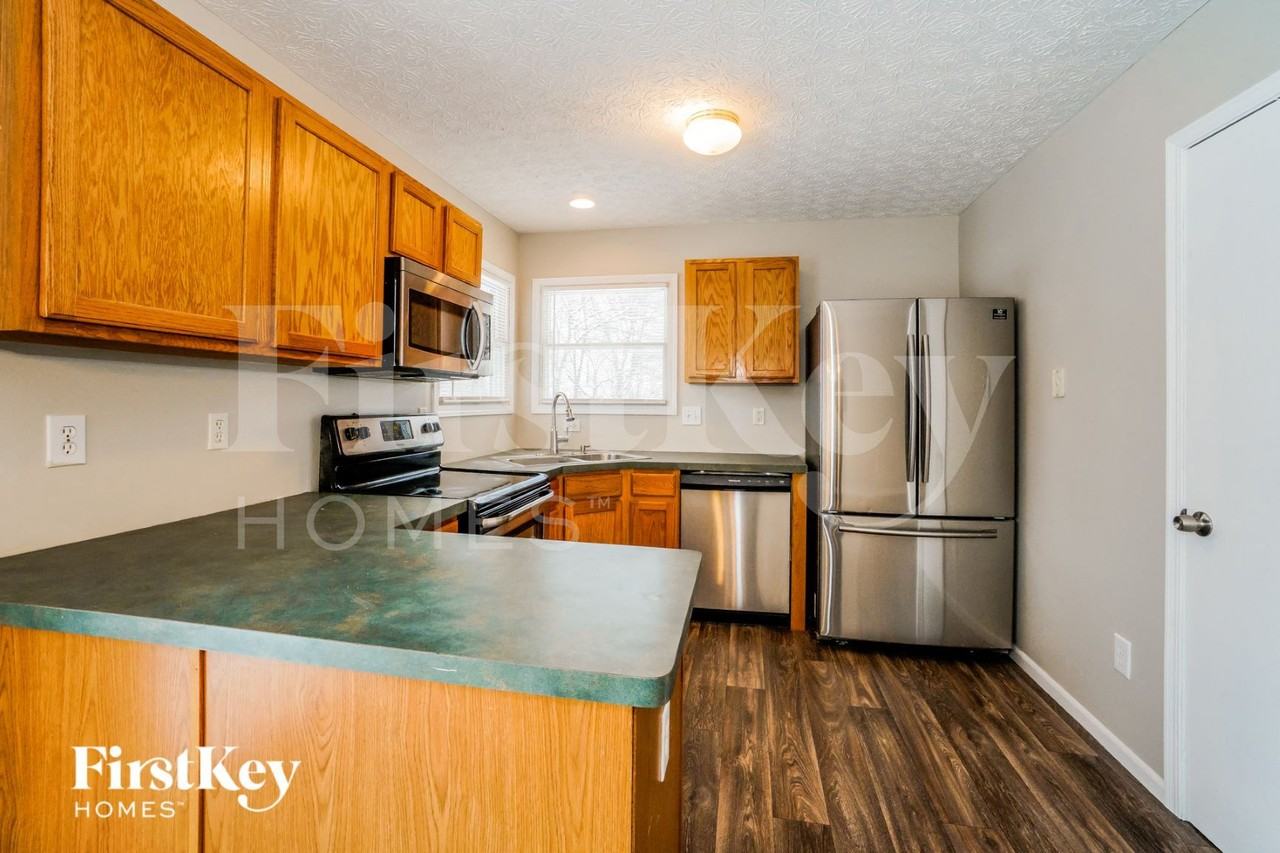 2775 Cross Creek Avenue - Photo 5 of 13