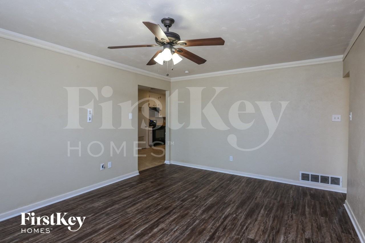 816 Russell Ln - Photo 7 of 15