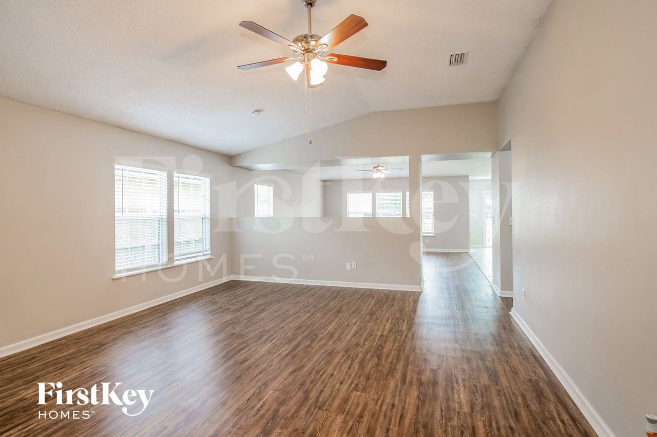 12241 Pebble Point Dr W - Photo 2 of 15