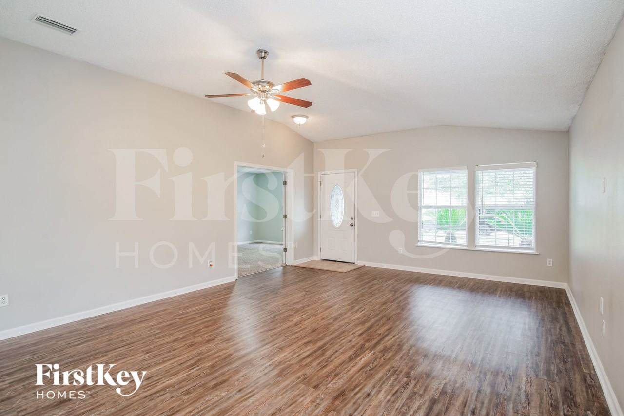 12241 Pebble Point Dr W - Photo 3 of 15