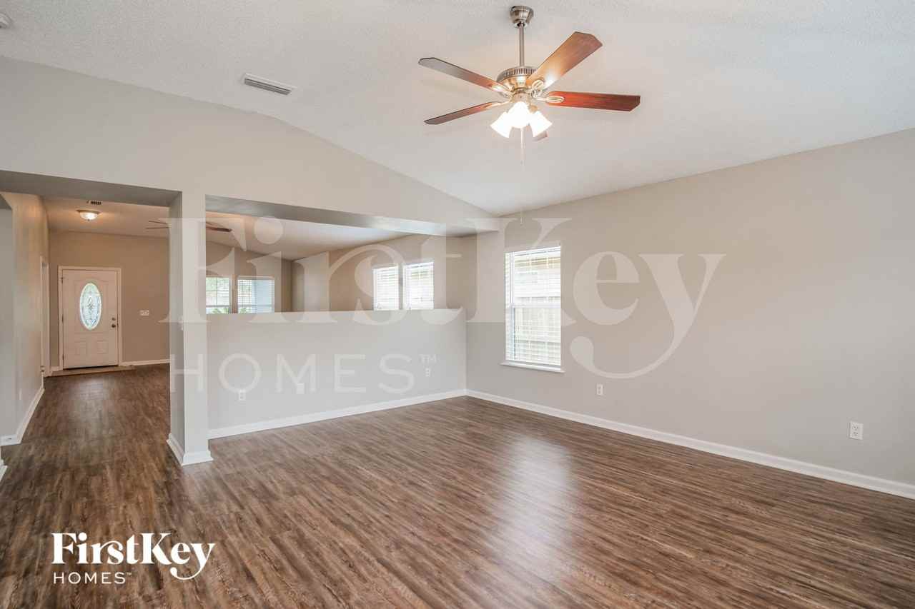 12241 Pebble Point Dr W - Photo 6 of 15