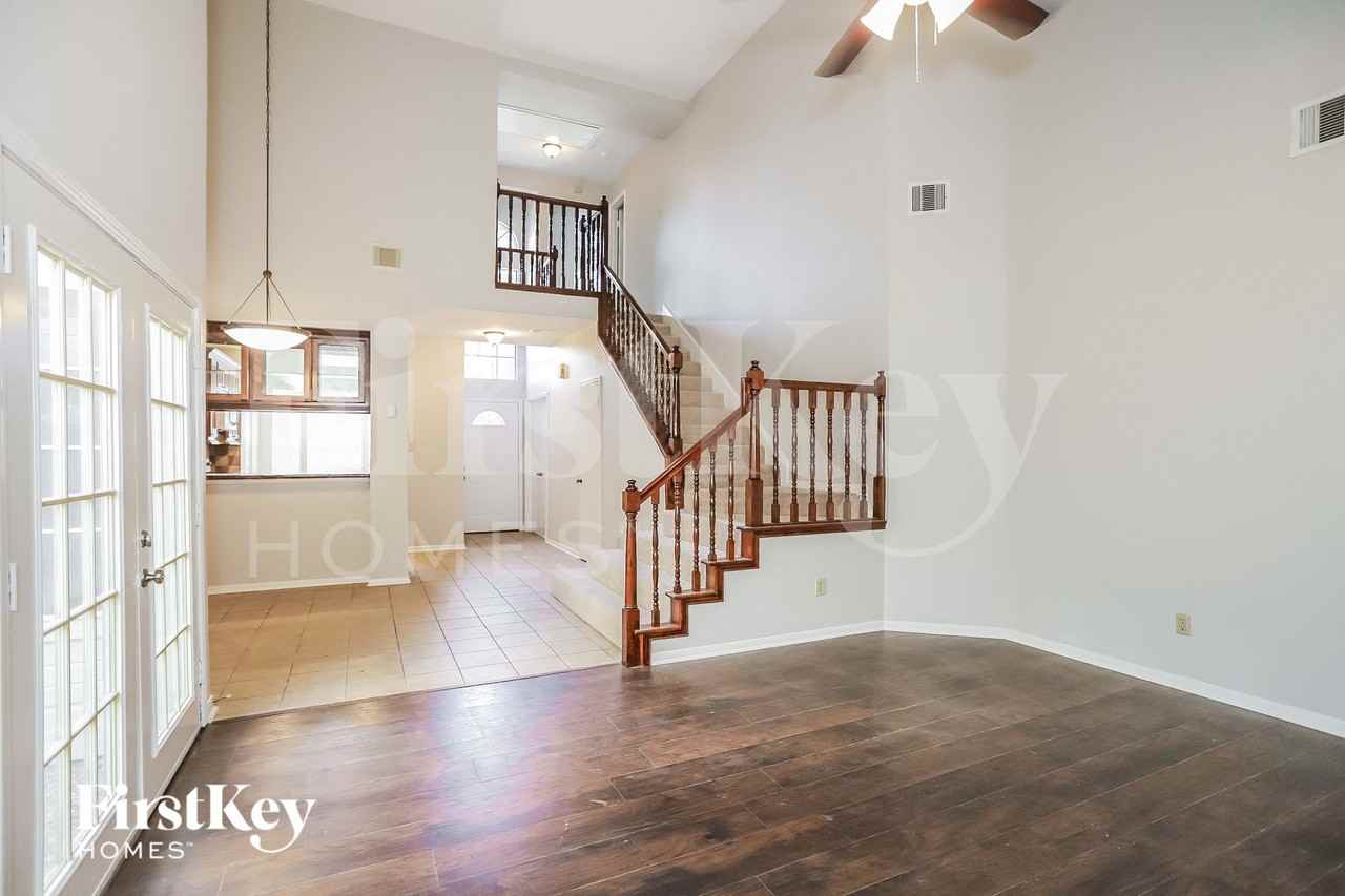 6713 Queensclub Dr - Photo 3 of 15