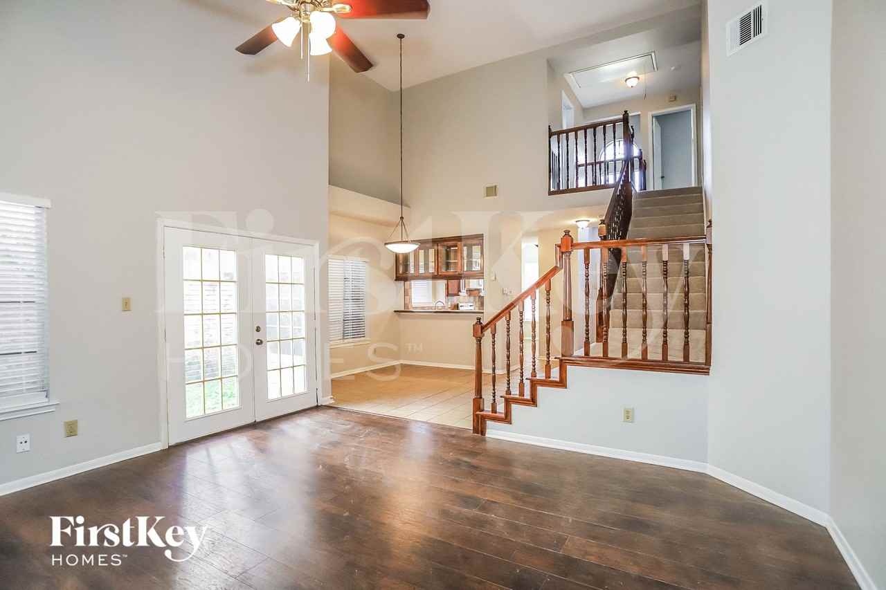 6713 Queensclub Dr - Photo 4 of 15