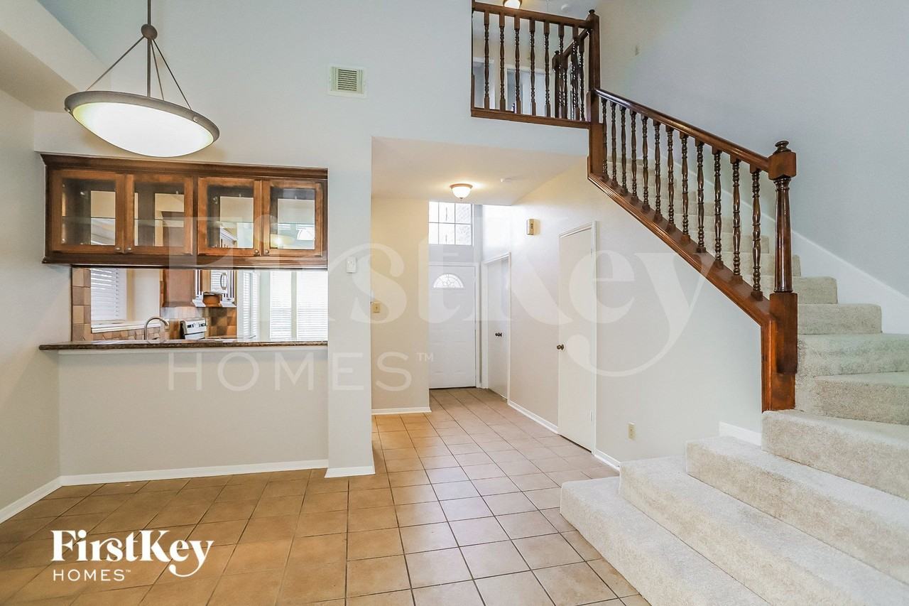 6713 Queensclub Dr - Photo 5 of 15