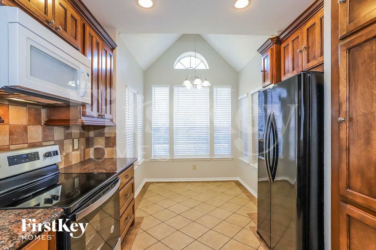 6713 Queensclub Dr - Photo 6 of 15