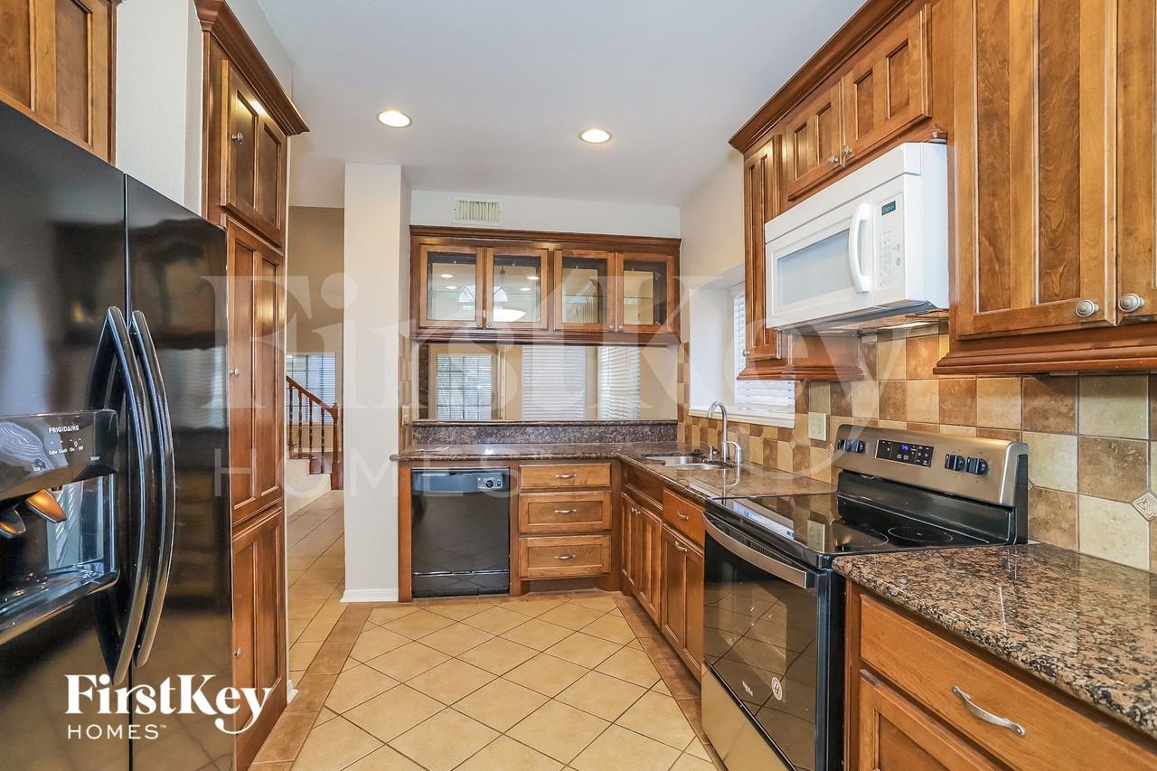 6713 Queensclub Dr - Photo 7 of 15