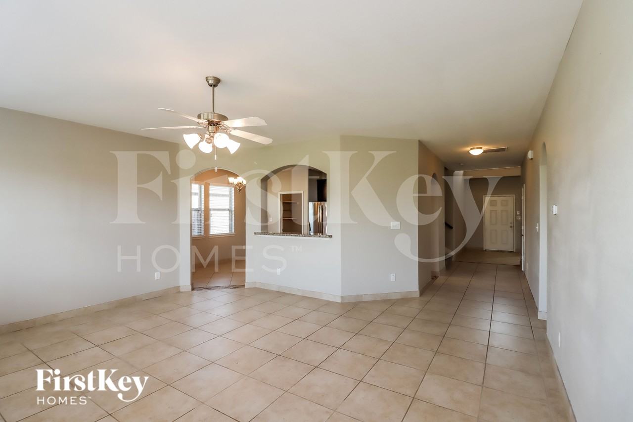 5906 Watford Bnd - Photo 4 of 15