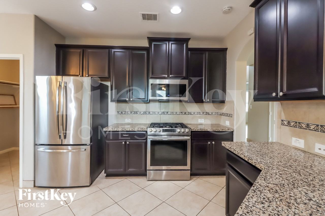 5906 Watford Bnd - Photo 7 of 15