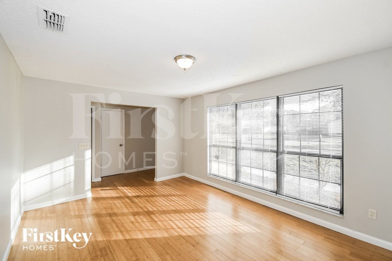 2462 Ridgecrest Avenue - Photo 2 of 19