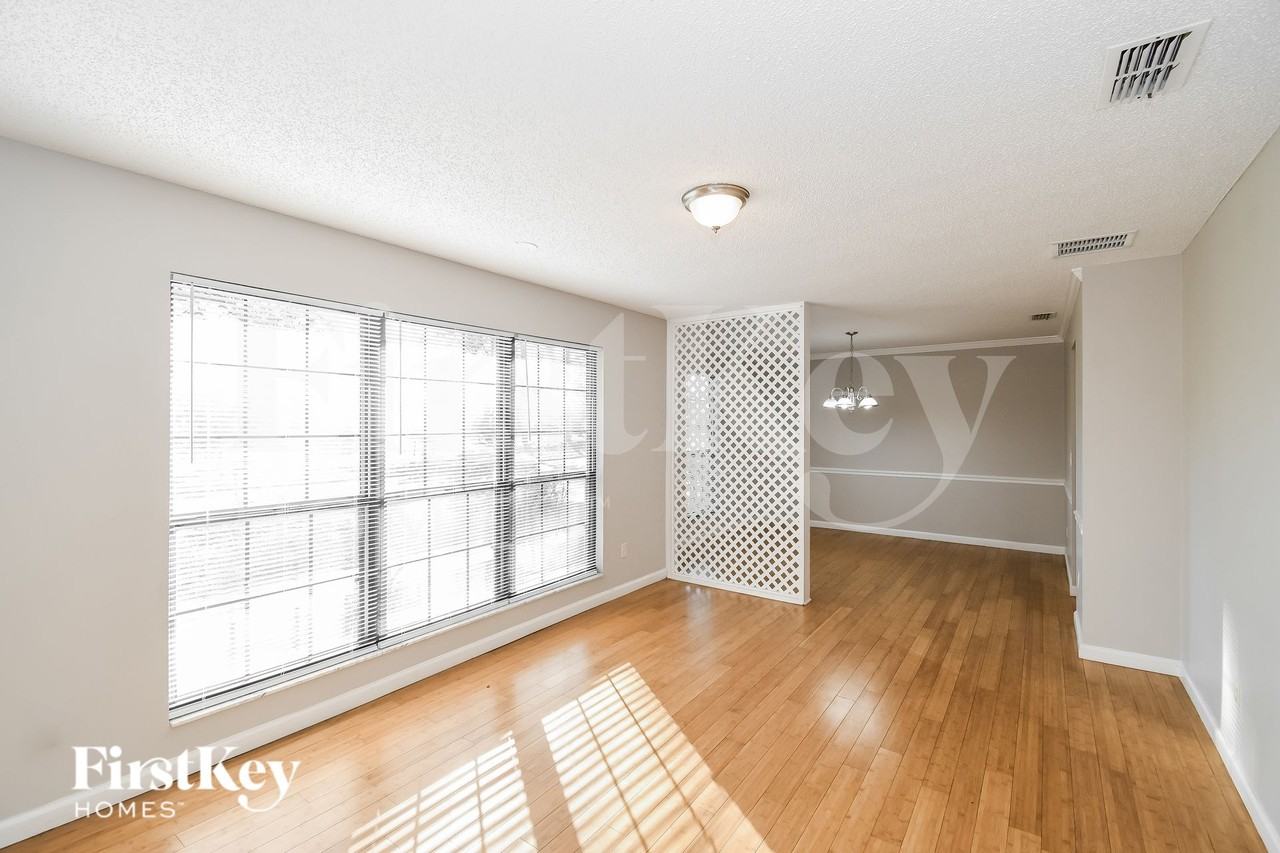 2462 Ridgecrest Avenue - Photo 4 of 19