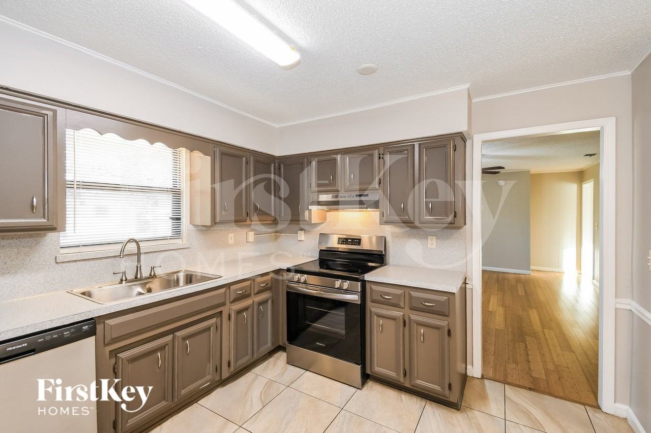 2462 Ridgecrest Avenue - Photo 7 of 19